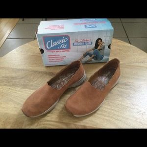 Skechers flats. Nice chestnut color. Size 7.5